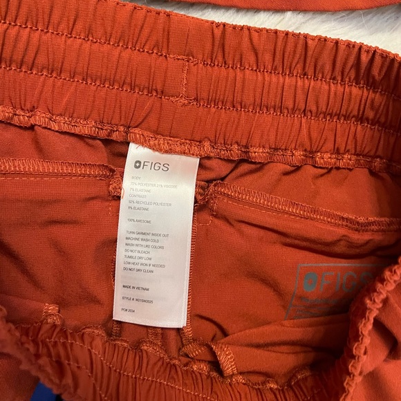 FIGS rust colored set - Picture 7 of 10